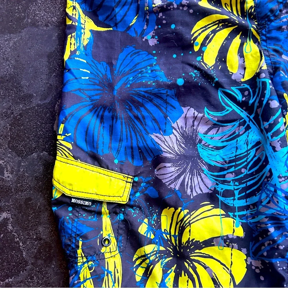 Boys Swims Trunks - Size XL (16/18)